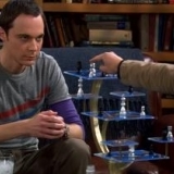 Sheldon Cooper joue aux échecs en 3D
